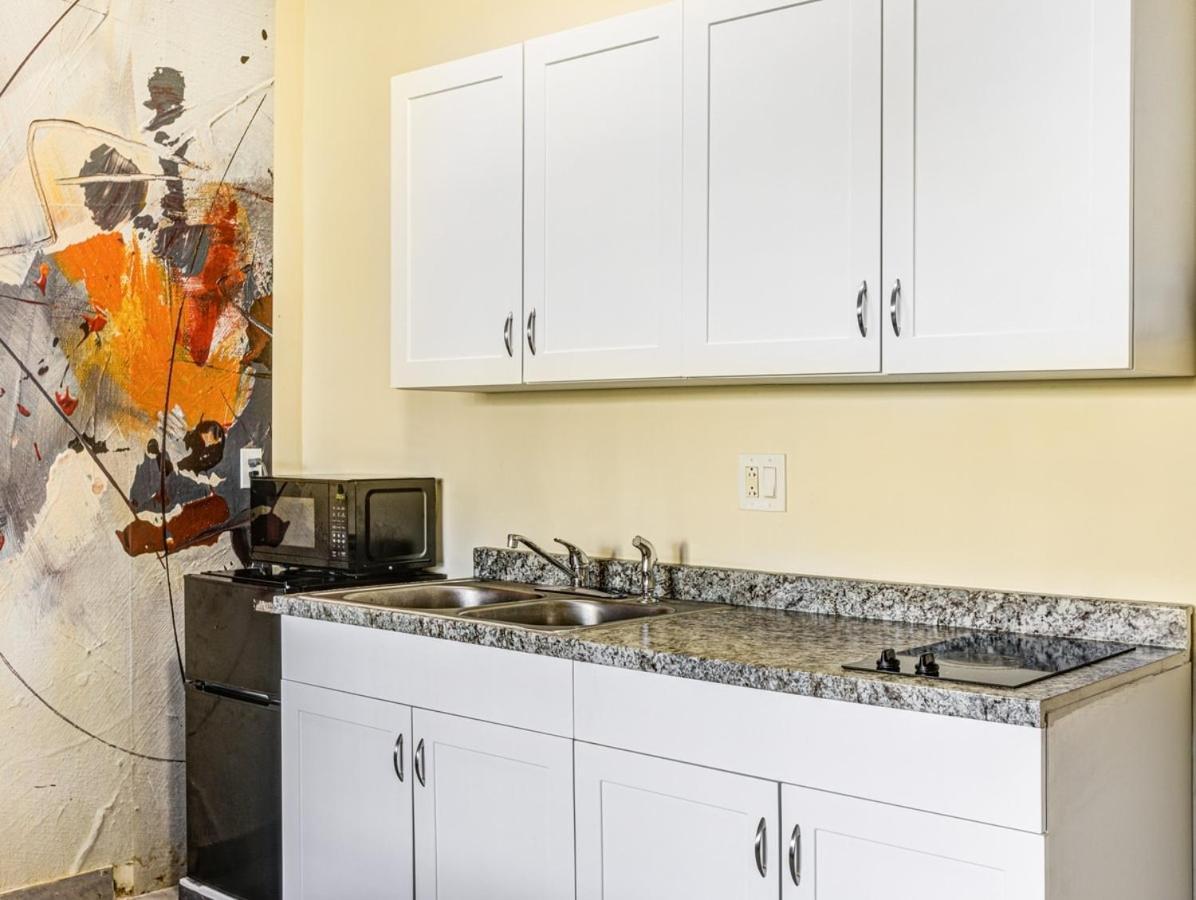 Private Hallandale Beach Studio Wbath Walking Distance To The Beach Pool Free Parking 외부 사진